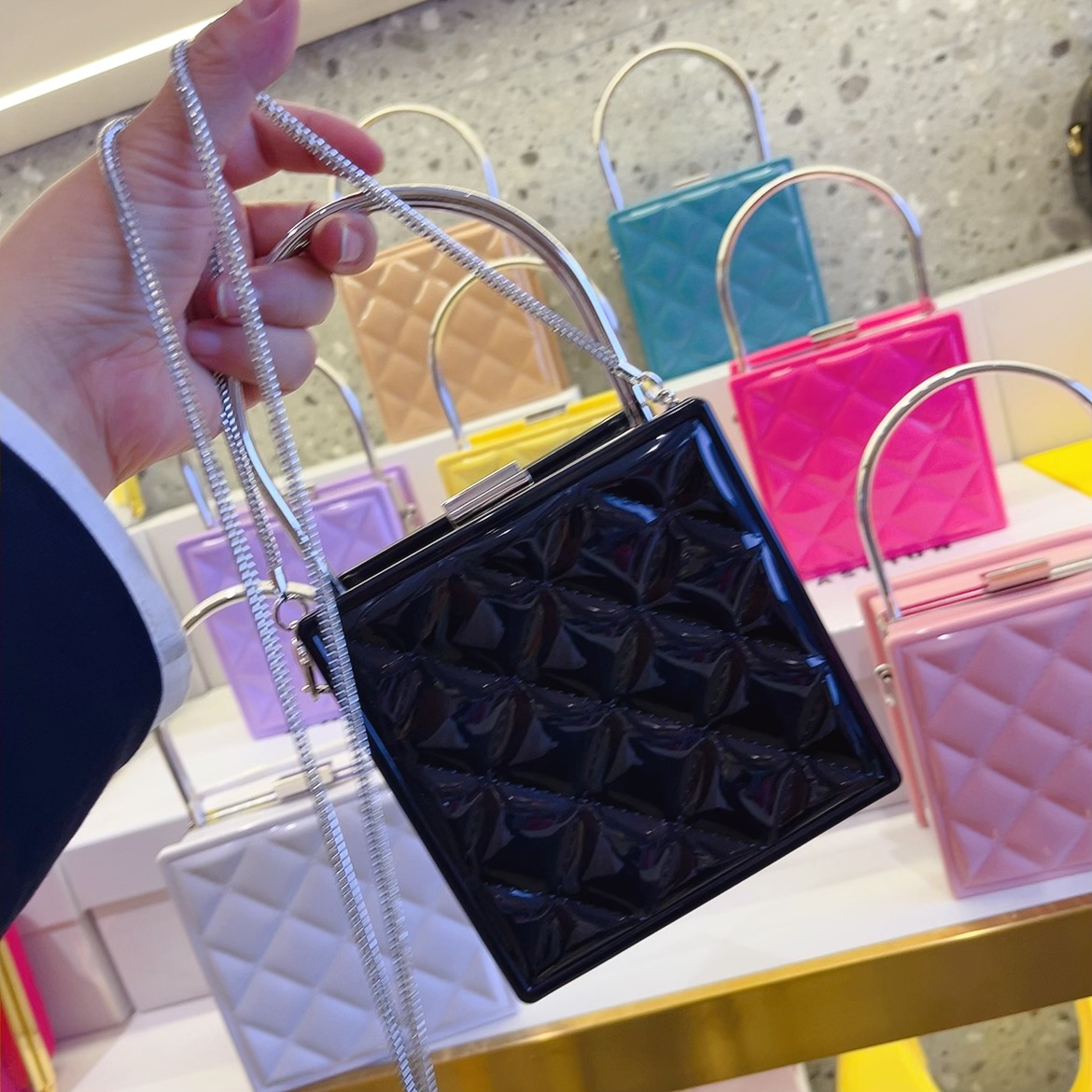 2025 New cross-border foreign trade women's bag, retro chain mini jelly bag opening red envelope box bag Specification drawing