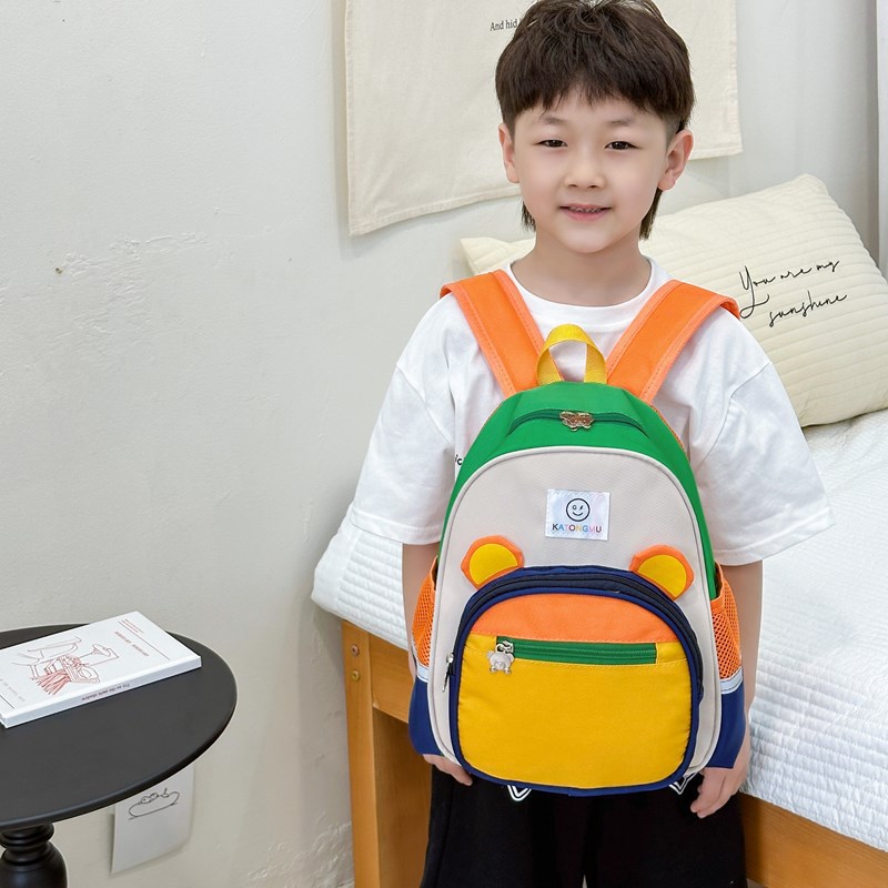 New sizes of fashionable children's schoolbags, kindergarten baby backpacks, and school bags for grades 1 to 3 in primary school Application Scenario