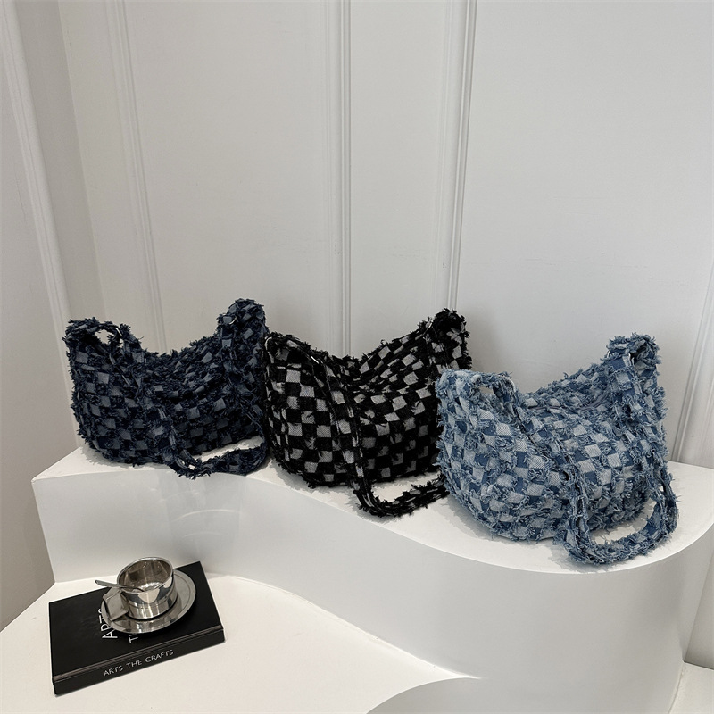 Casual and fashionable crossbody bag 2025 new style large-capacity simple checkered single-shoulder bag, personalized and versatile, lightweight underarm bag full figure