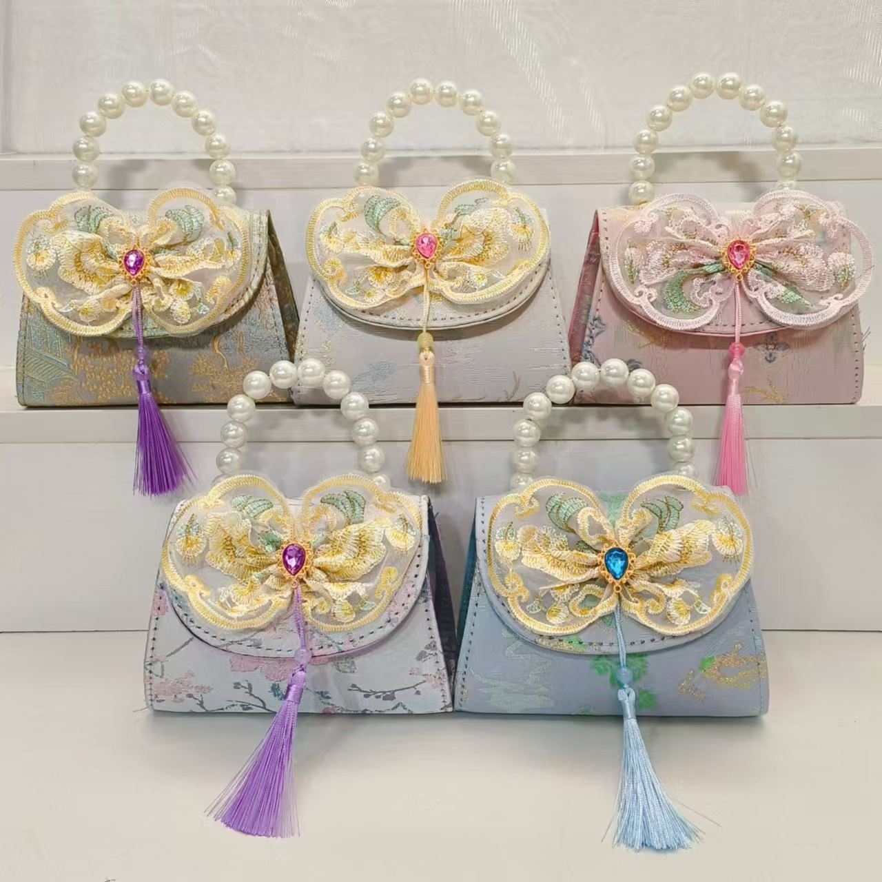 Chinese-style bow pearl handbag, princess bag, crossbody chain, ancient-style Hanfu children's accessory bag, girls' gift full figure
