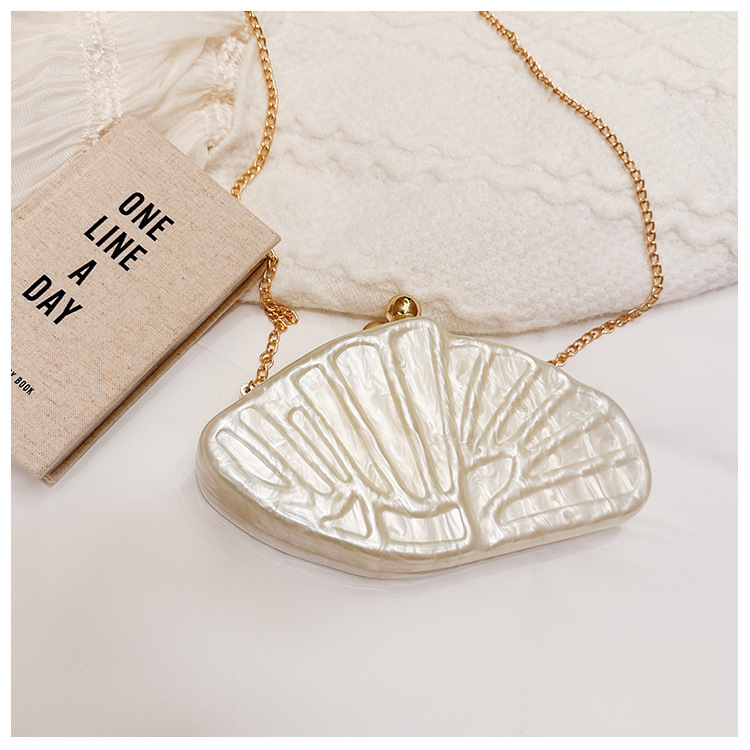 Cross-border foreign trade ladies' new European and American diagonal cross bag, shell fan-shaped acrylic bag, fashionable wedding and dinner hand-held bag Item Picture