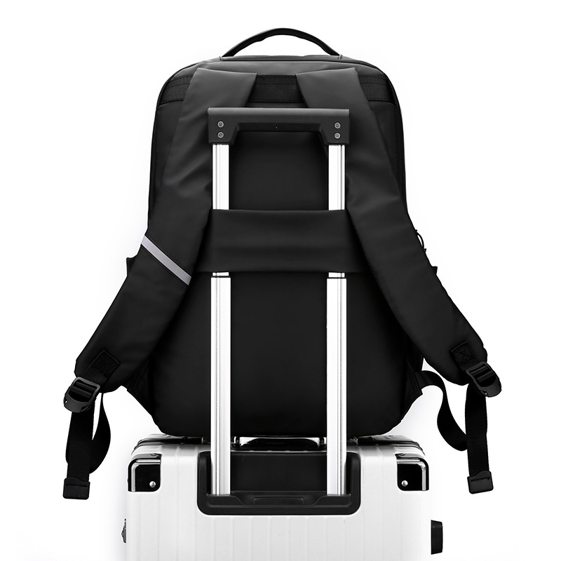 WEPOWER's new lightweight and large-capacity backpack is a high-end student backpack for commuting, simple and casual hand-held backpack Application Scenario