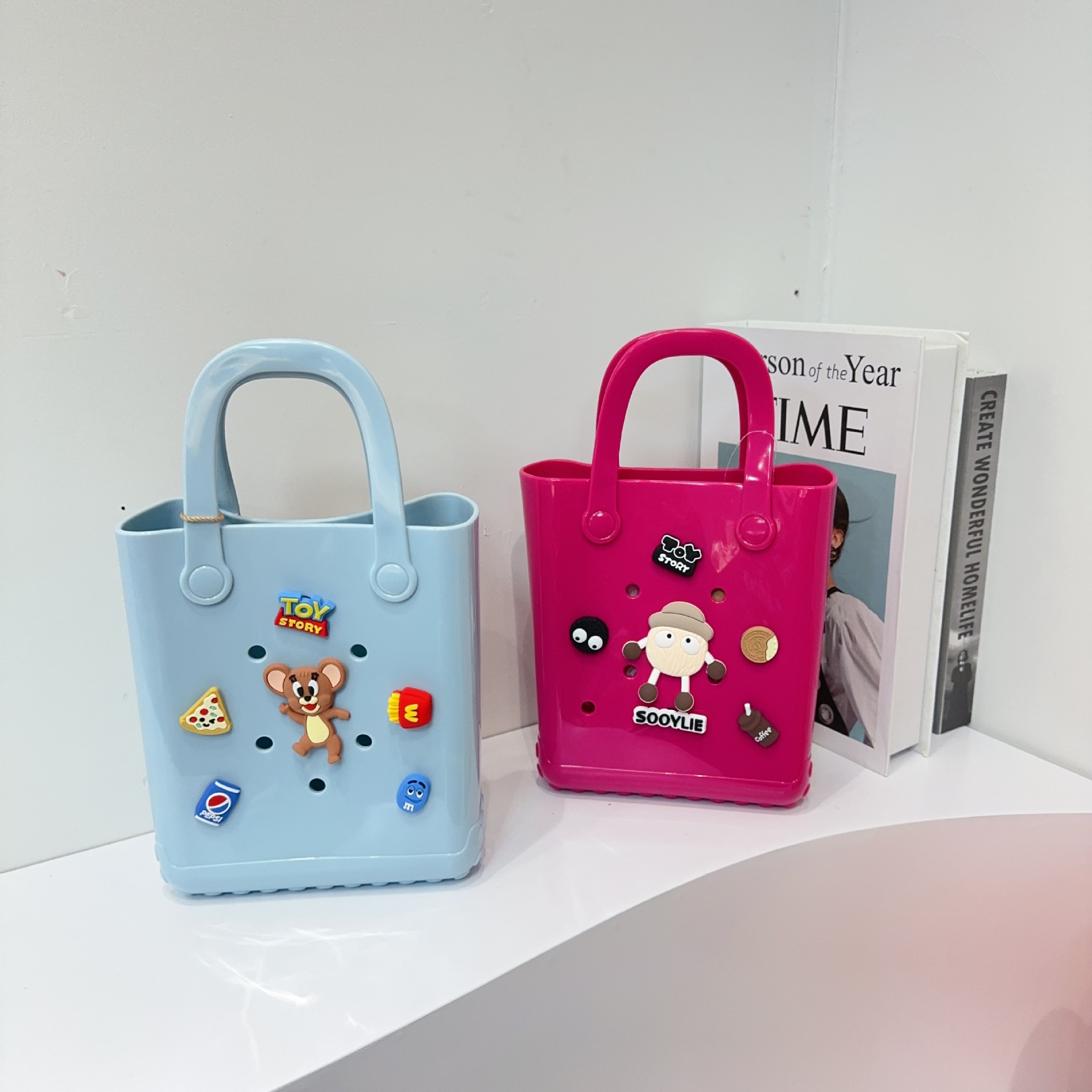 Jelly Bag 2025 New Cross-border DIY Hole Bag, Cartoon Doll, Children's Bag, Beach Baby, Toiletries and Vegetable basket bag Application Scenario