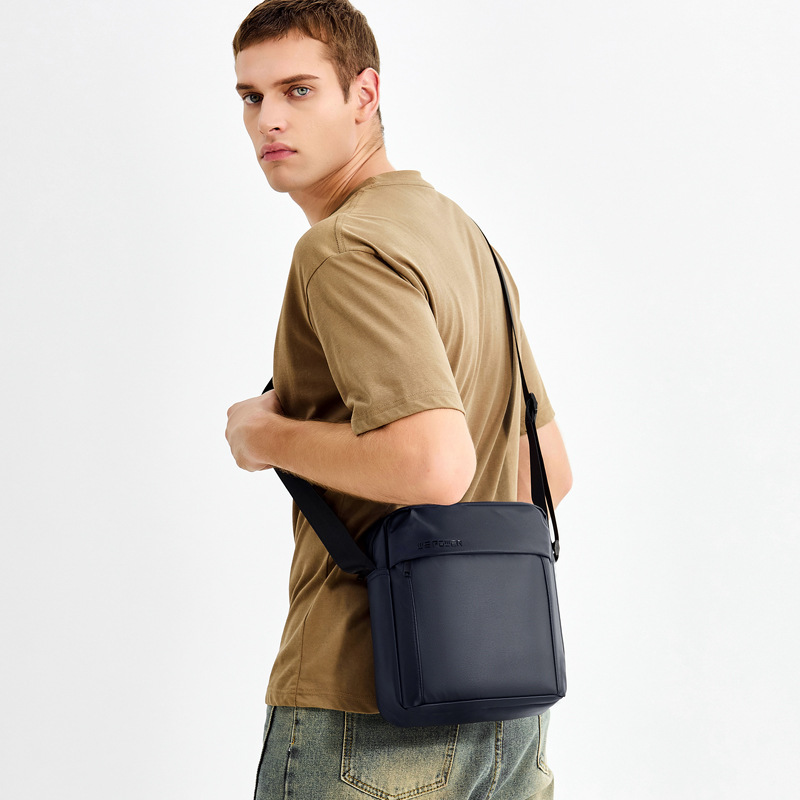 WEPOWER's new men's crossbody bag, a large-capacity casual crossbody bag, and a single-shoulder bag for outdoor travel and commuting Specification drawing