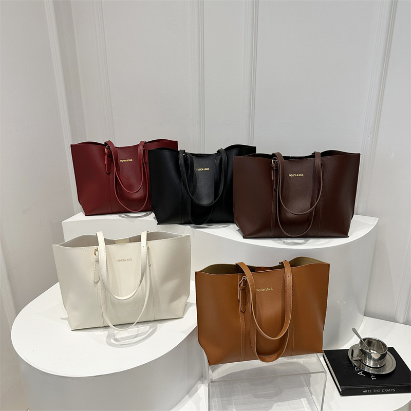 Wholesale of retro, simple and elegant tote bags from the manufacturer. New stylish, large-capacity single-shoulder bags for commuting and casual use full figure