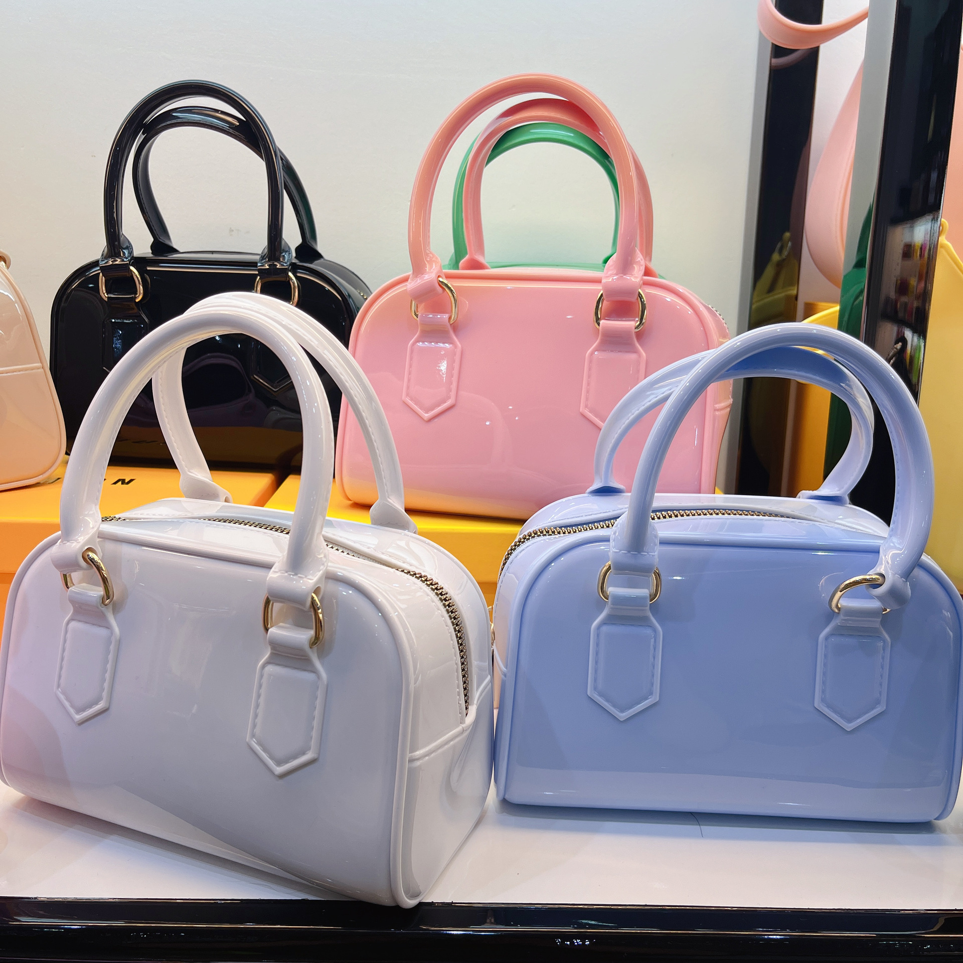 2025 New fashion jelly bag, pillow bag, Boston bag, simple, fashionable and trendy single-shoulder, crossbody and hand-held women's bag details Picture