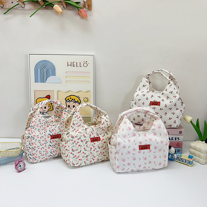A new Japanese-style small floral print handbag for cross-border work and commuting, a large-capacity student lunch bag full figure