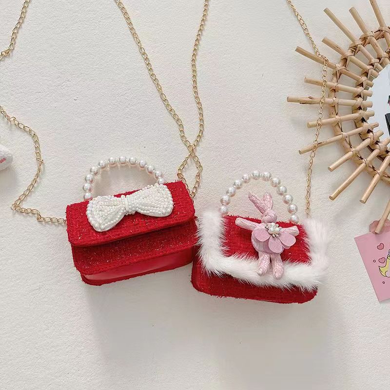 Children's New Year's bag: Stylish Little girl, cute girl crossbody bag, princess baby, red New Year greeting, fashionable and fragrant style Application Scenario