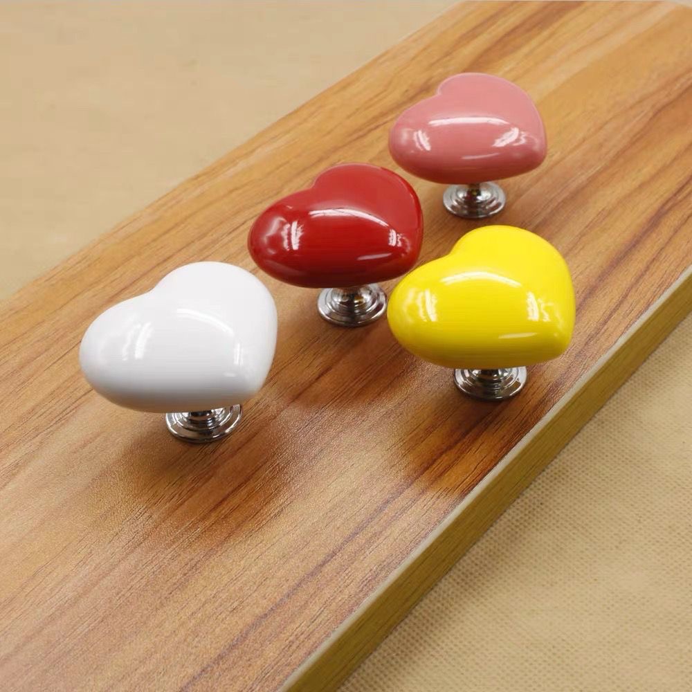 Love toilet press switch button, water tank flush, nail salon toilet flush cover, hand-pressed accessory, colorful shape Application Scenario