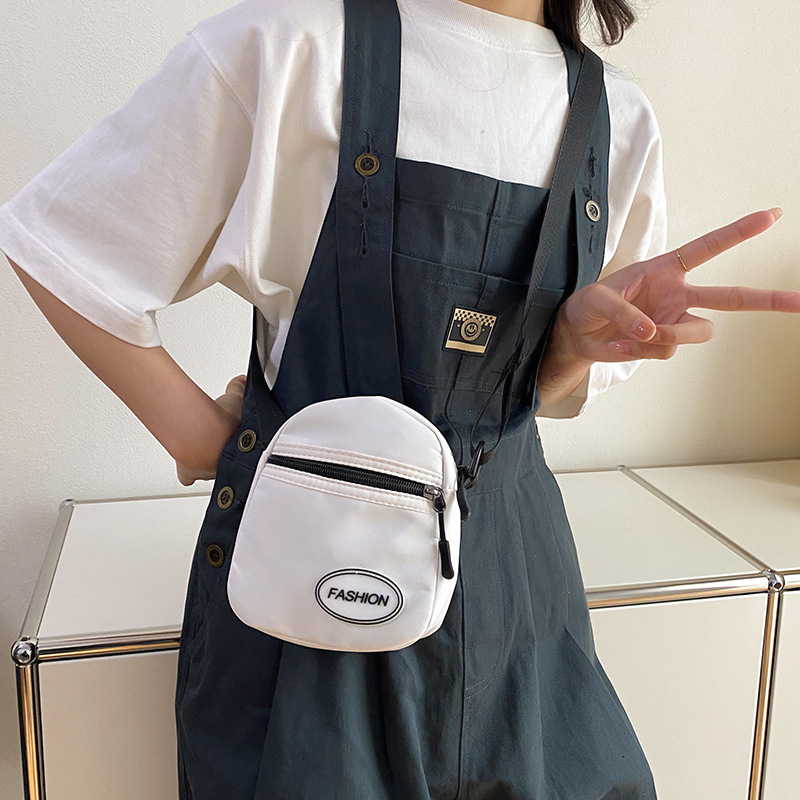 Trendy and fashionable solid-color small square bag, single-shoulder crossbody bag, small bag, simple and niche Korean-style casual small bag, small square bag Specification drawing