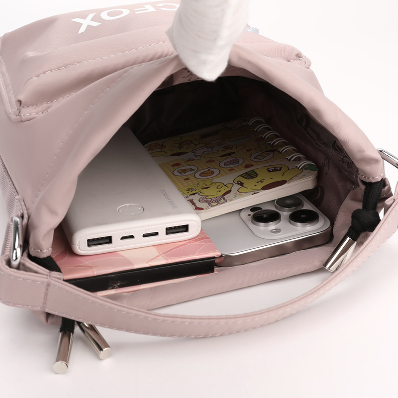 Colorful Fox's new single-shoulder bag, a trendy Korean style crossbody bag with a large capacity and simple design Application Scenario