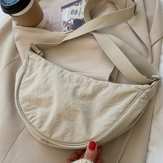 New women's crossbody bag, fashionable and casual nylon dumpling bag, versatile women's single-shoulder bag, trendy and lightweight small cloth bag details Picture