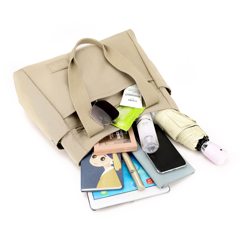 Colorful Fox large-capacity tote bag, a simple Japanese single-shoulder bag for women, a multi-layered computer bag for commuting to work Application Scenario