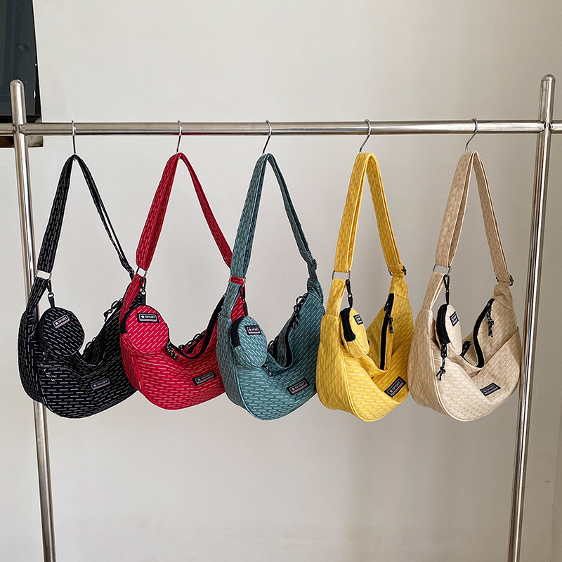 The new summer 2024 simple and stylish checkered fresh single-shoulder bag, a student single-shoulder crossbody bag made of dumplings full figure