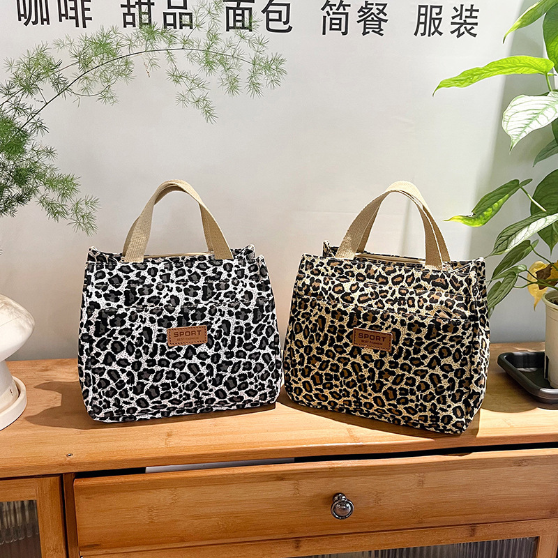 Wholesale of cross-border large-capacity canvas bags, single-sided printed handbags, commuter tote bags, art student bags, single-shoulder bags Application Scenario