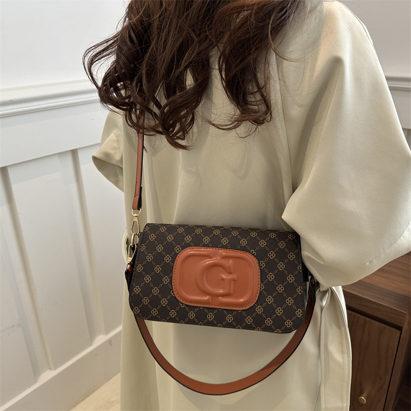 Retro printed single-shoulder bag 2025 new style, fashionable and versatile, small square underarm bag, casual and individual, hand-held crossbody bag for women Specification drawing
