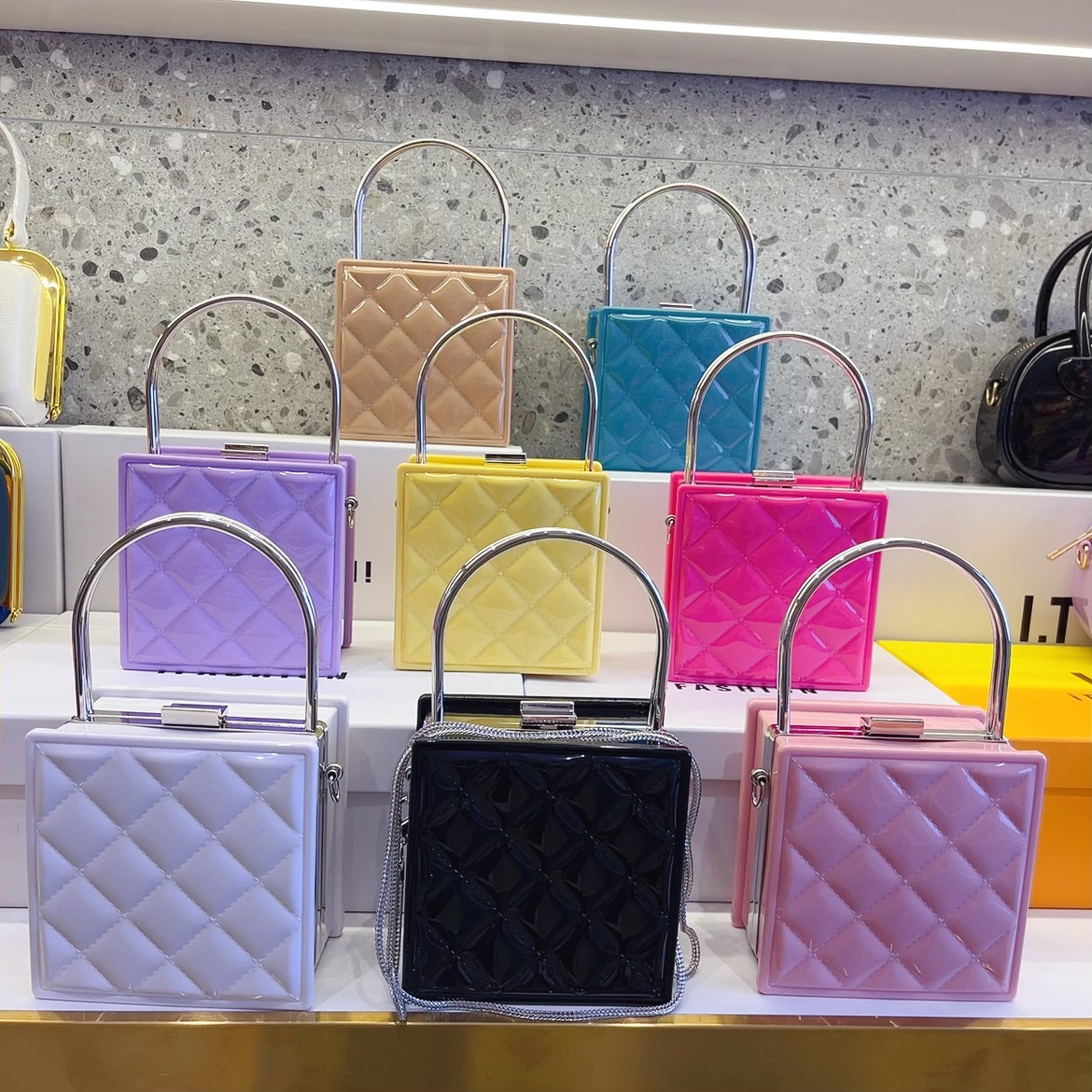 2025 New cross-border foreign trade women's bag, retro chain mini jelly bag opening red envelope box bag full figure