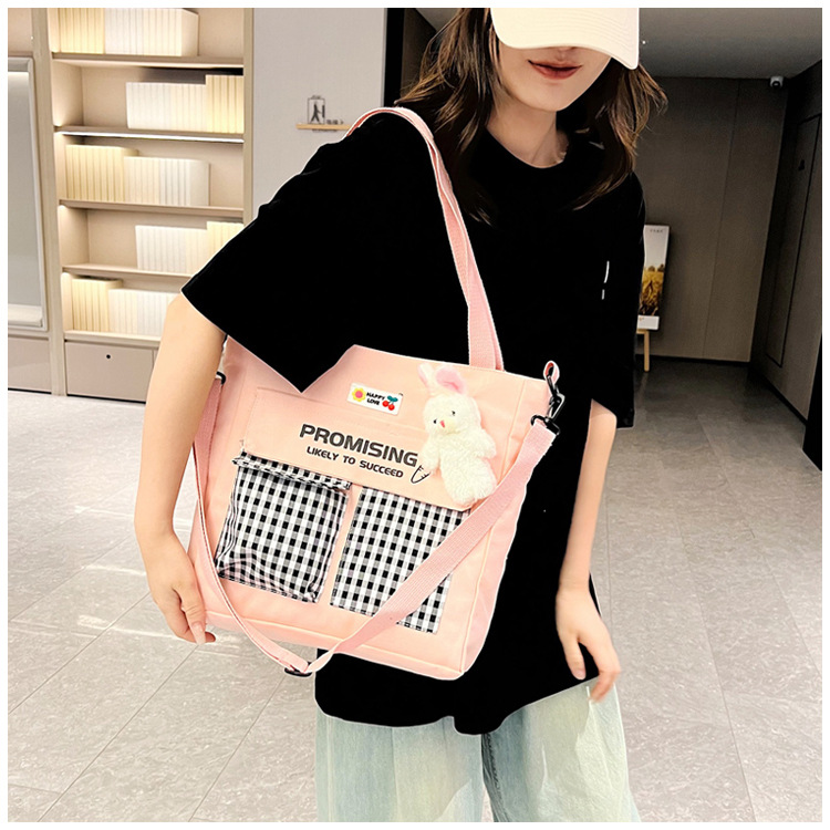 The new Korean-style cute nylon bag for class tutoring is a versatile checkered single-shoulder bag that is selling well (with a bear) Application Scenario