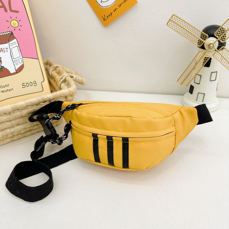 Korean casual boys' single-shoulder bag, new fashionable crossbody children's bag for autumn and winter, cool and trendy sports chest backpack for women Application Scenario