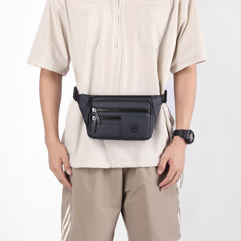 The new sporty and casual chest bag for men with waist bags is made of simple Oxford fabric and has a large capacity. It is a versatile crossbody bag and backpack details Picture