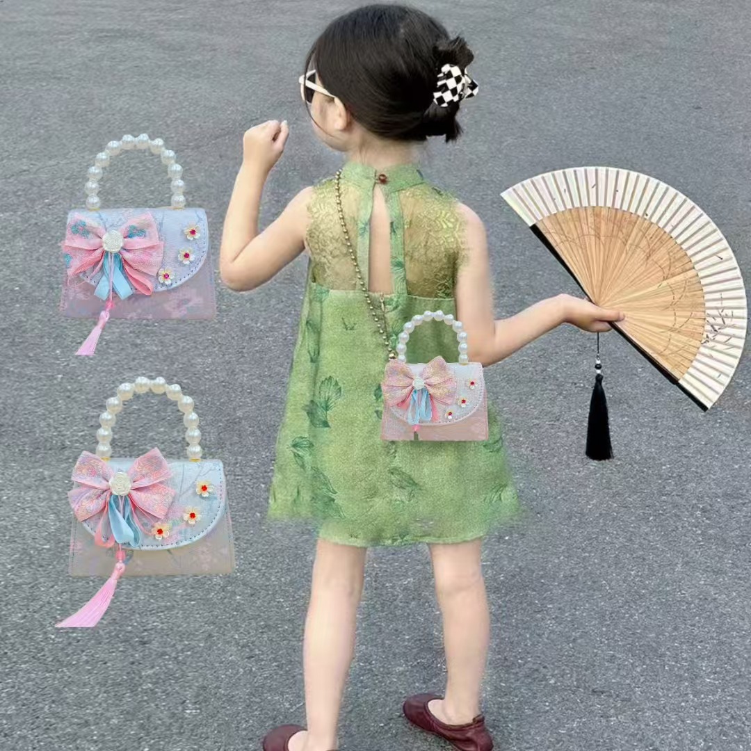 Chinese-style princess bag, chain, ancient-style small square bag, pearl hand-held girl's crossbody bag, girl's Hanfu accessories, coin purse Application Scenario