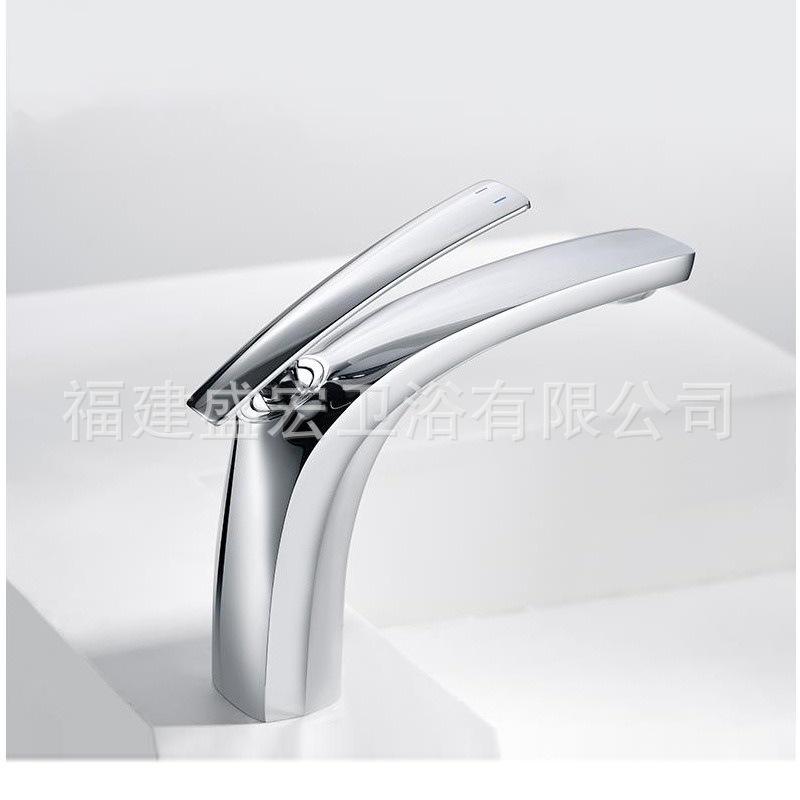Foreign trade washbasin faucet, cold and hot bathroom, all-copper washbasin, countertop basin, washbasin, anti-splash and pressure-increasing faucet Application Scenario