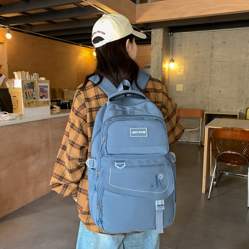 This backpack is versatile for girls, has a large capacity, is cute for junior high school and senior high school students, and is a lightweight backpack for sixth graders in primary school full figure