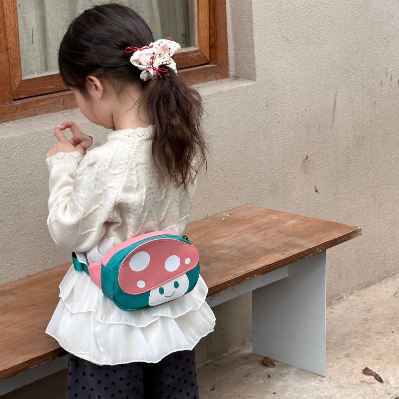 A new mini children's crossbody bag with a cute cartoon waist bag for boys and girls and a cute little mushroom-shaped baby coin purse details Picture