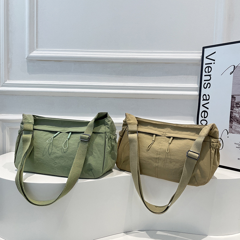 New cross-border Japanese-style casual nylon bag, large-capacity lightweight women's single-shoulder bag, simple and versatile student crossbody bag details Picture