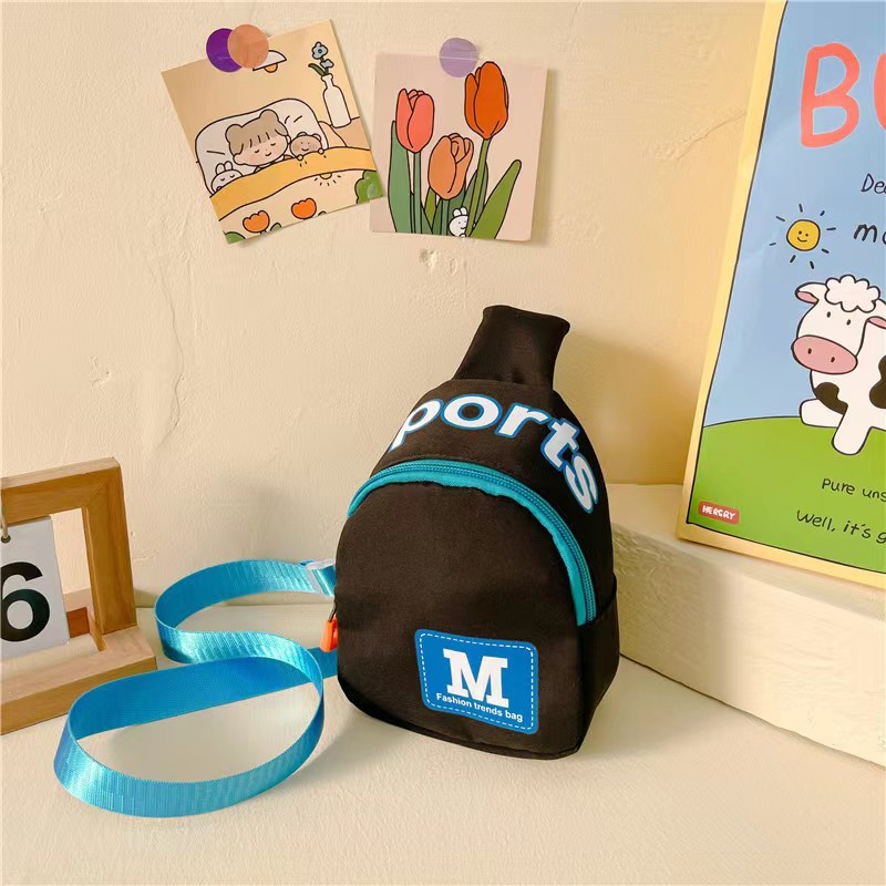 Korean children's bags, girls' and boys' letter chest bags, versatile girls' crossbody bags, baby loose change accessories small bags Application Scenario