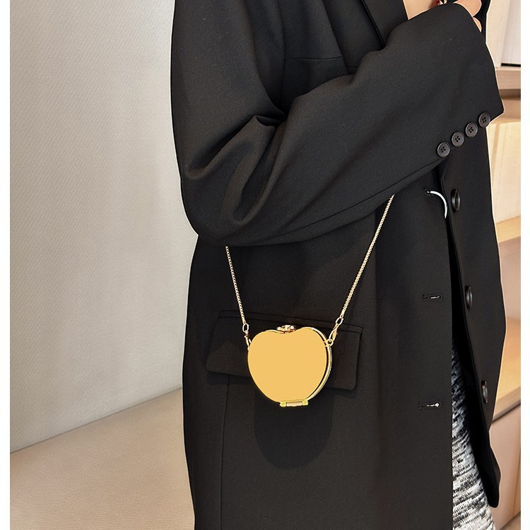 Cross-border summer new acrylic crossbody bag, women's fashionable and personalized mini bag, children's bag, loose change headphone case Application Scenario