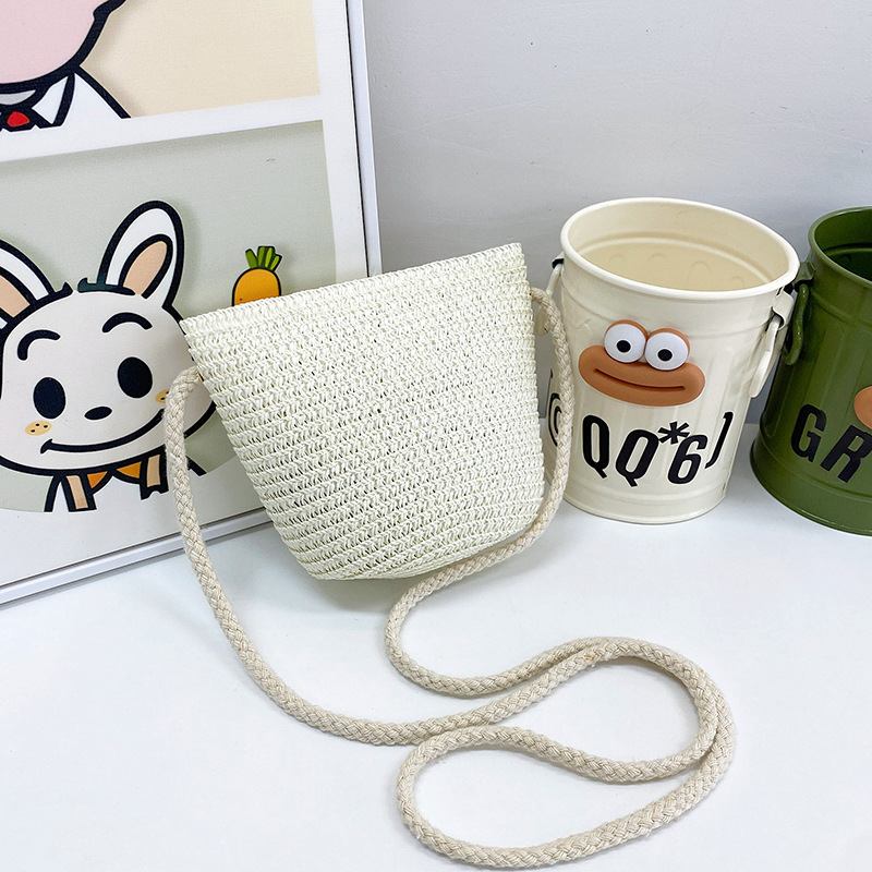 Japanese-style cute cartoon flower small bags, children's straw woven bags, mini crossbody bags, beach play zipper bags, single-shoulder bags Application Scenario