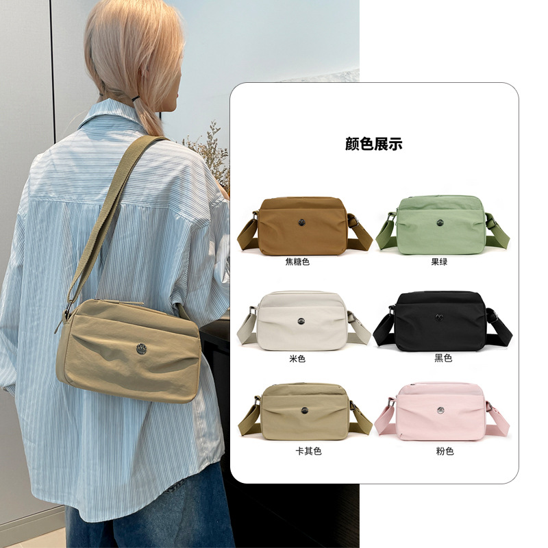 A new large-capacity single-shoulder crossbody bag for women with a high-end feel, fashionable and versatile, lightweight nylon fabric small square bag full figure