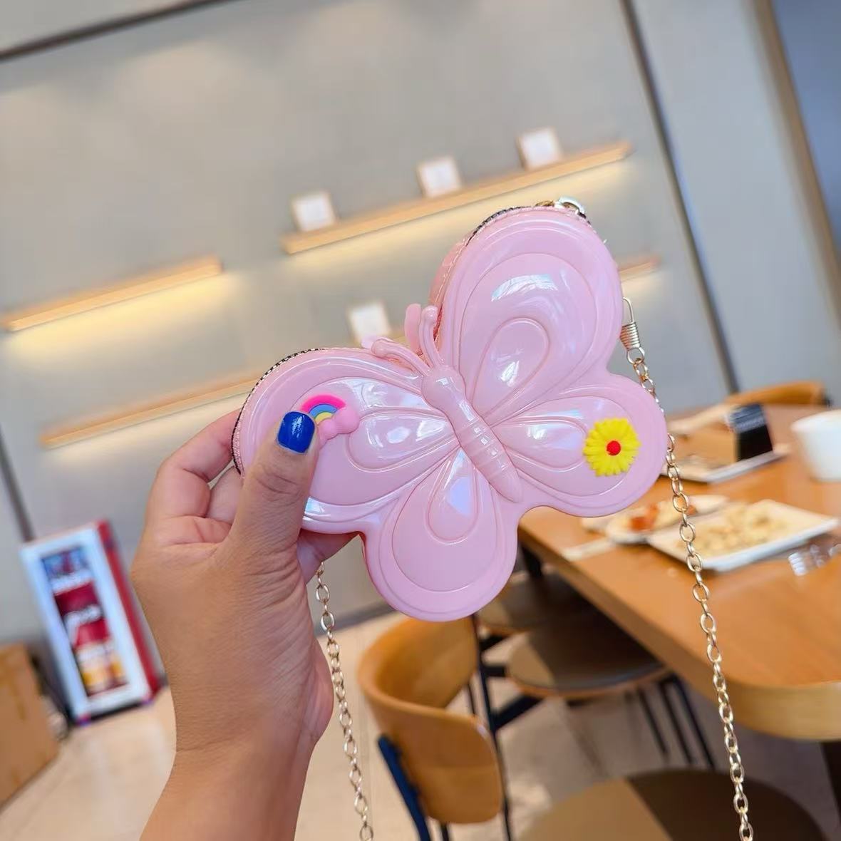 The new butterfly and jelly bags for the summer of 2025 are cute, colorful and sweet. They are mini chain bags that girls can carry diagonally on one shoulder Item Picture