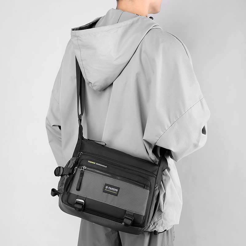 New men's outdoor travel large-capacity single-shoulder bag, Oxford wear-resistant and waterproof crossbody bag, simple and trendy travel bag Application Scenario