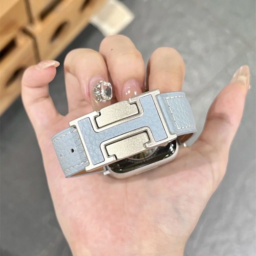 Cross-border Instagram compatible Apple Watch, Apple IWATC, litchi texture silicone leather strap S9 Comfort Ultra Application Scenario