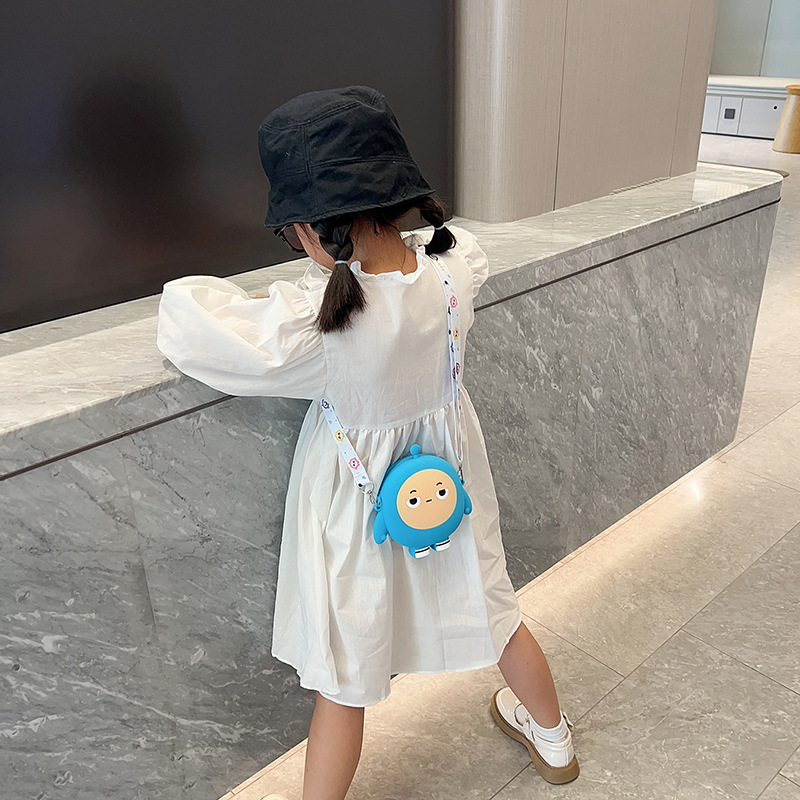New egg-shaped children's pocket change cute kids bag, cartoon and adorable silicone bag, exquisite and versatile travel accessory crossbody bag Specification drawing