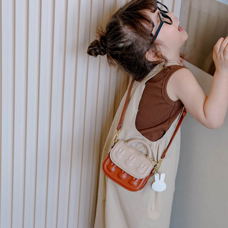 Children's bags, girls' cute crossbody bags, fashionable cartoon little rabbit hand-held saddle bags, girls' and babies' coin purges details Picture