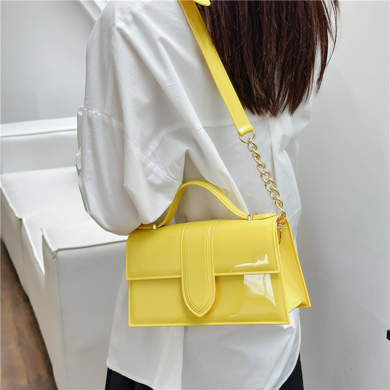 A new solid-color jelly bag for summer 2025, a simple hand-held bag, a crossbody bag for women, and a versatile small bag for the underarm postman Application Scenario