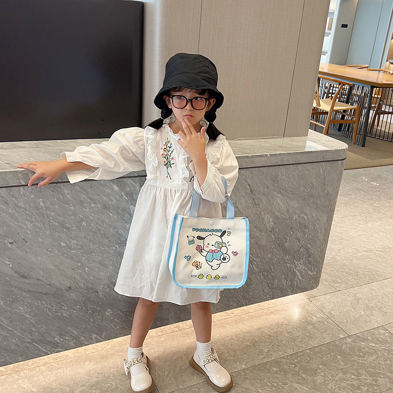 The 2023 new comic style fashionable large-capacity high-end tote bag is a perfect match for women and a shoulder canvas bag details Picture