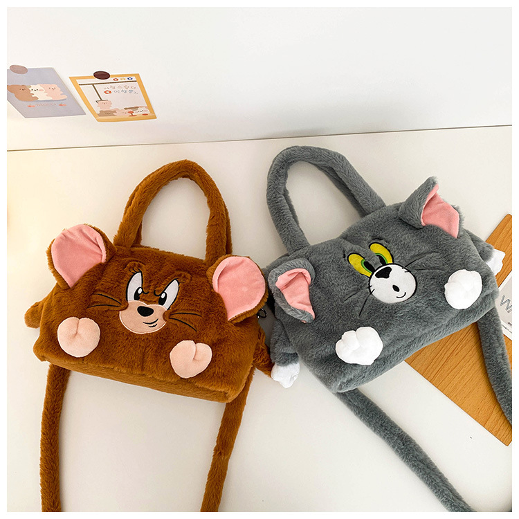 The new cute cartoon plush toy bag, a lightweight handbag for girls and students, and a large-capacity storage crossbody bag are selling well full figure
