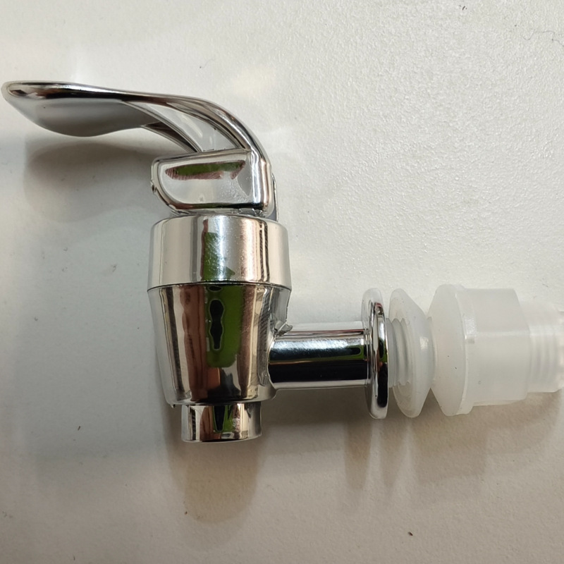 Direct supply of plastic faucets for wine bottles, wine cans, beverage bottles, and cold water bottles. Wholesale of silver accessories details Picture