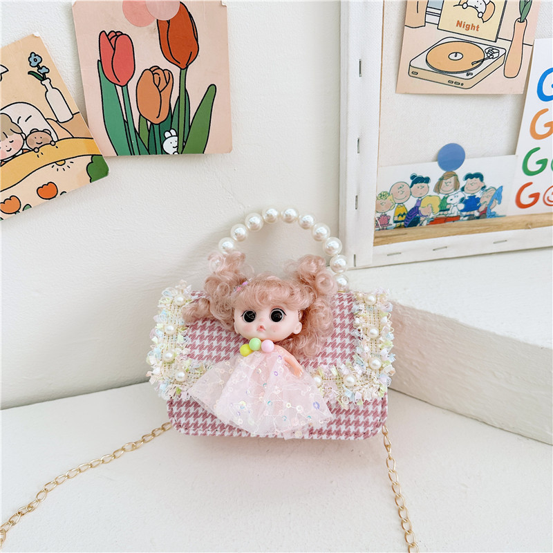 A cute three-dimensional little princess baby mini square bag with a slanted cross for New Year's greeting red envelope, beaded chain, coin purse details Picture
