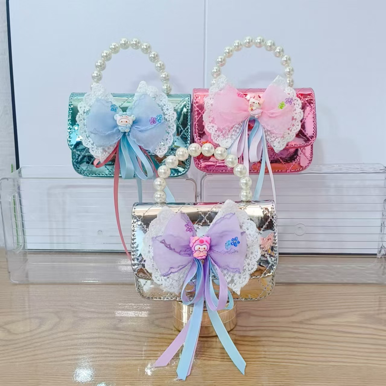 Butterfly Princess Bag, cartoon pearl handbag, single-shoulder crossbody coin purse, Girl's gift, laser chain small square bag Application Scenario