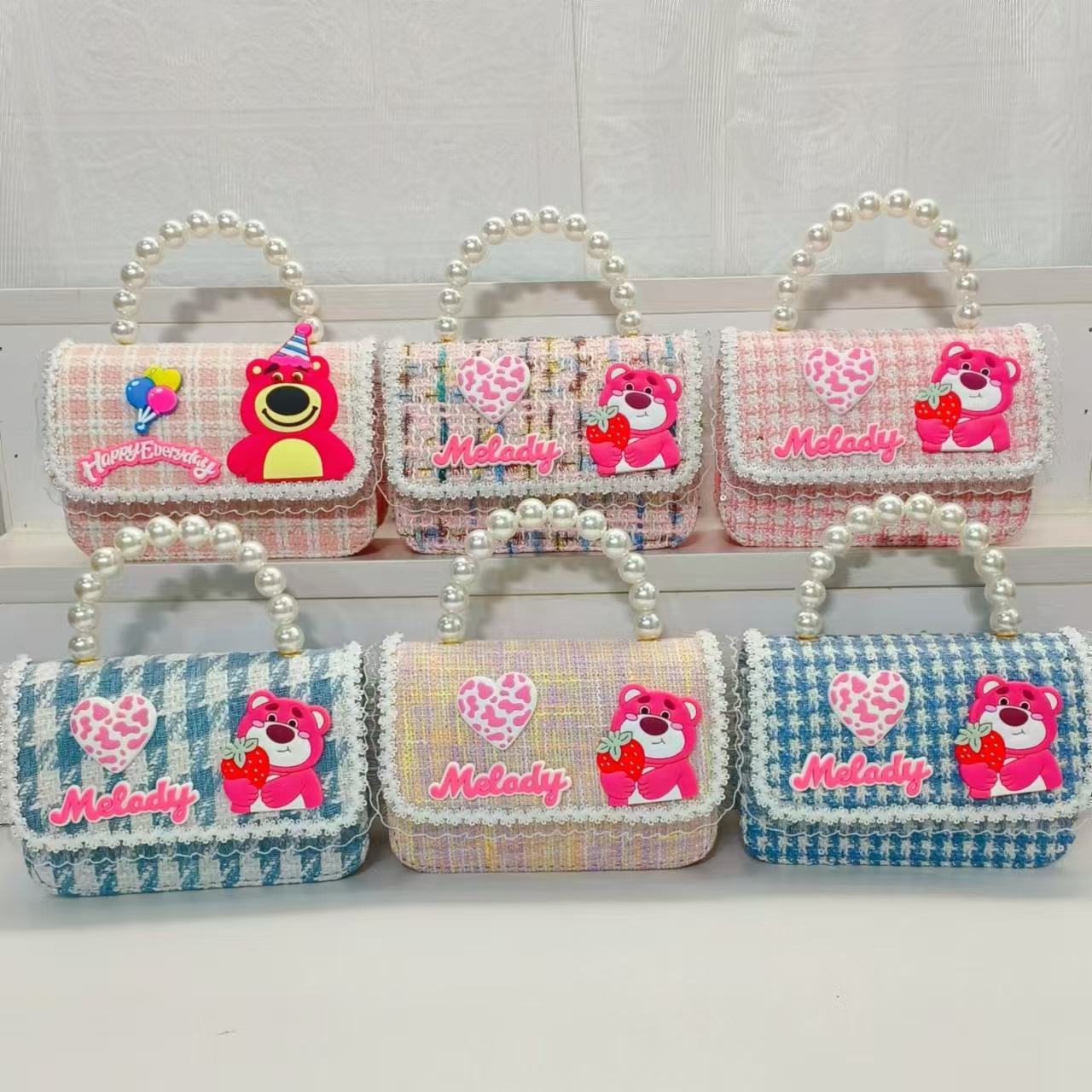 Pearl handbag, strawberry bear children's bag, crossbody loose change accessory bag, little girl lucky money bag, chain small square bag details Picture