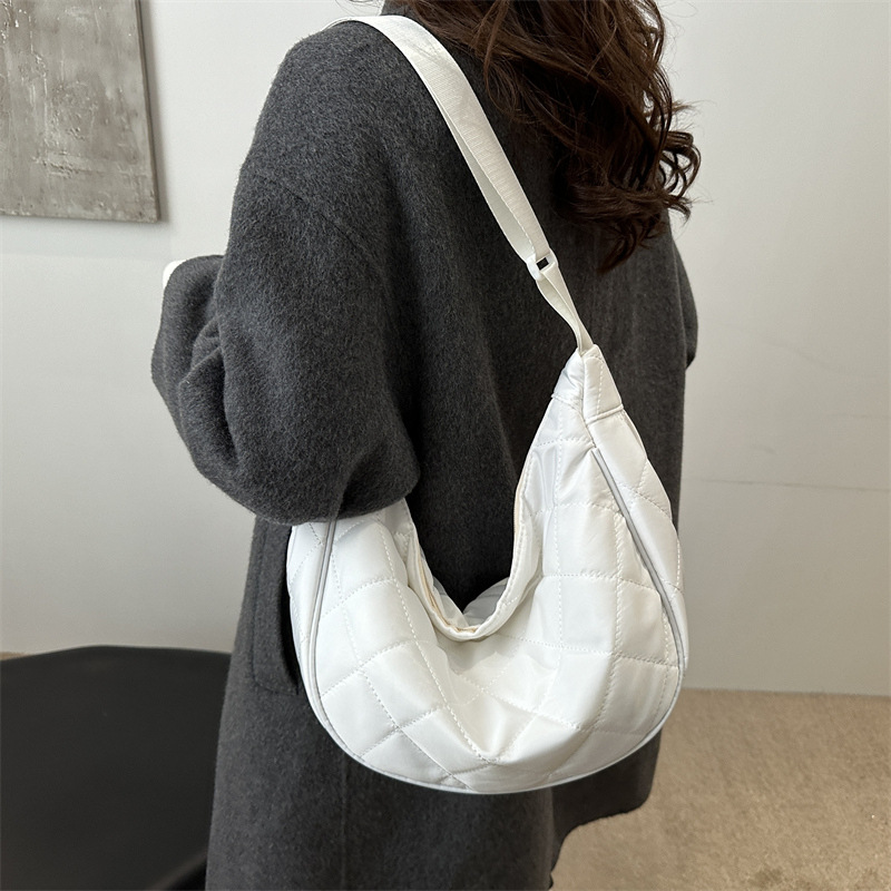 "Stylish large-capacity dumpling bag 2025 New trendy and fashionable niche single-shoulder bag, versatile and simple crossbody bag wholesale. details Picture