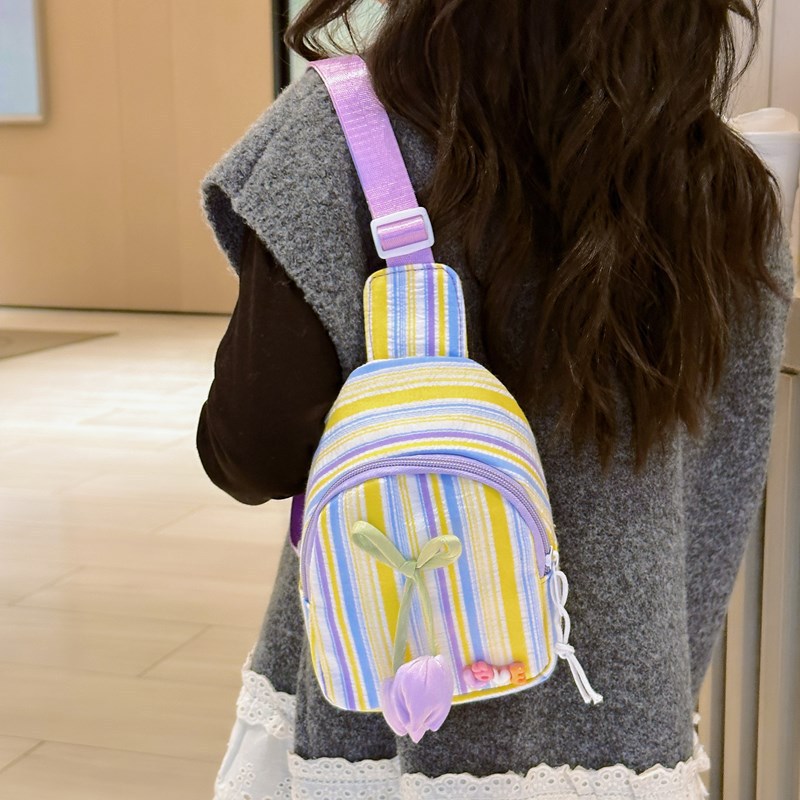 The manufacturer's cartoon letter children's chest bag, outdoor sports crossbody bag, new autumn and winter style grape girl single-shoulder bag Application Scenario