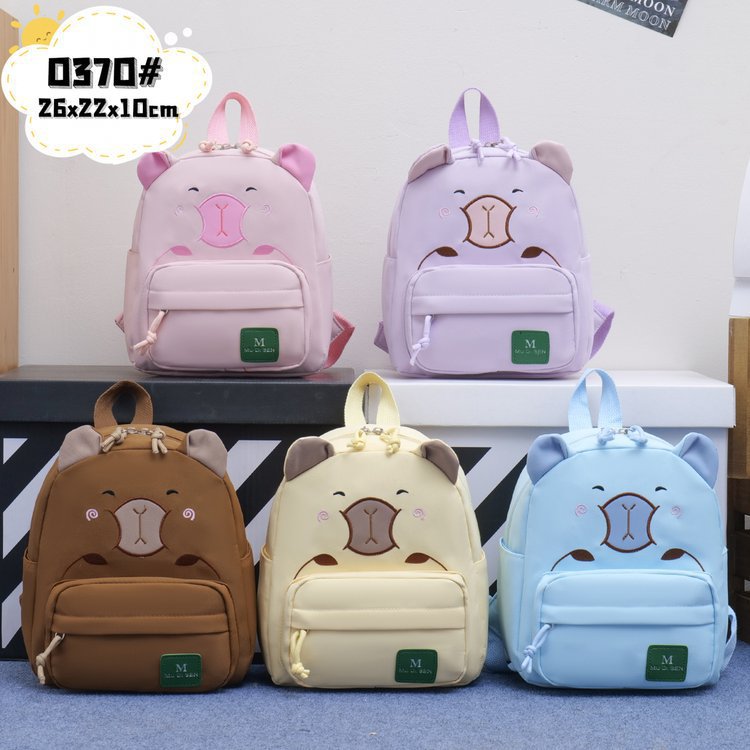 Cute color-blocking children's schoolbags, boys' double-shoulder bags for kindergartens, little girls' cartoonish lightweight backpacks for going out and swimming capybaras full figure