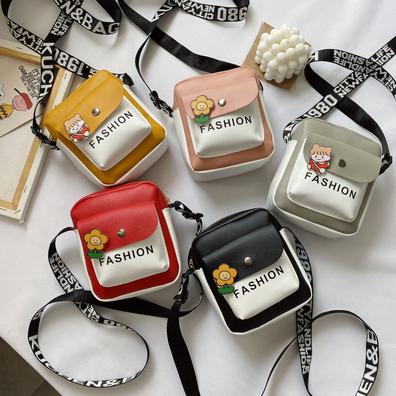 Wholesale of new Korean-style small square bags, cute single-shoulder bags for export, wide-shoulder crossbody bags, cosmetic bags, mobile phone bags and women's bags full figure
