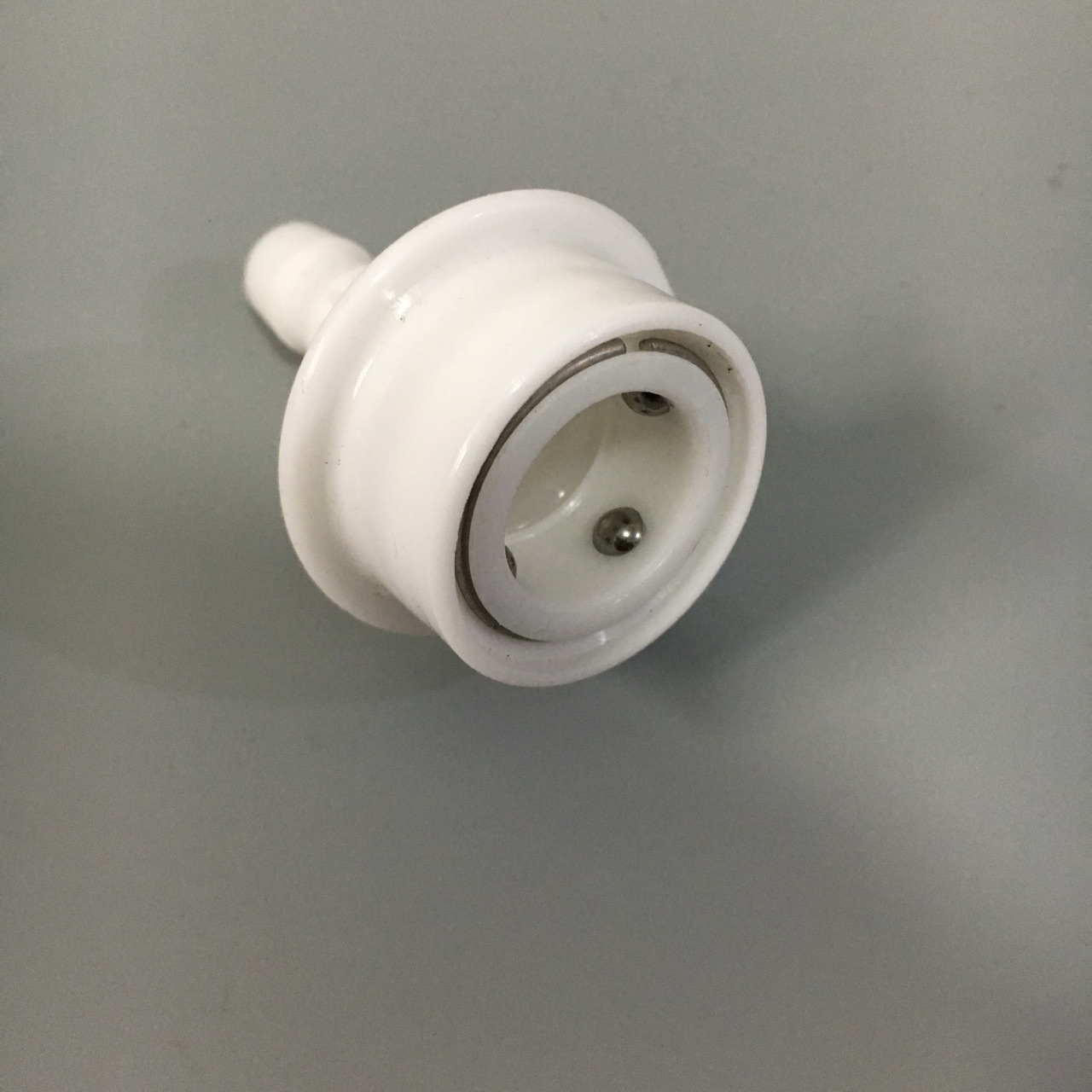 The manufacturer supplies plastic couplings for washing machine water inlet pipes, quick-connect couplings for watering pipes, and quick-connect couplings for car wash pipes full figure